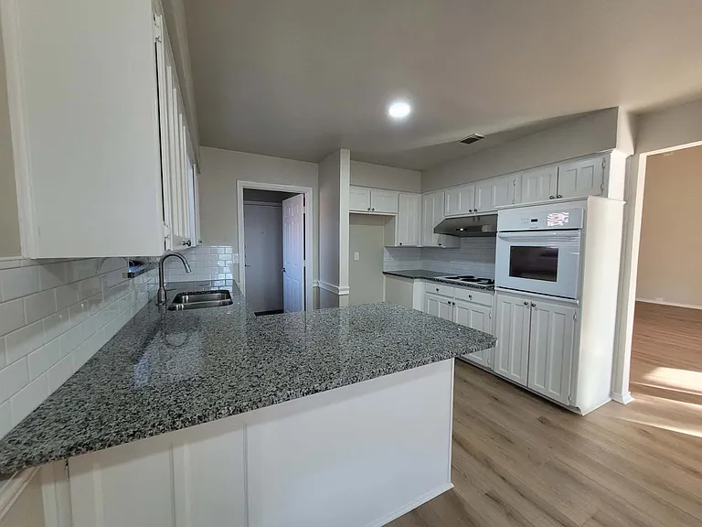 776 Santa Fe Trl — Photo 12