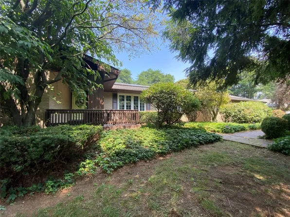 7400 N Shore Dr, Erie, PA 16511