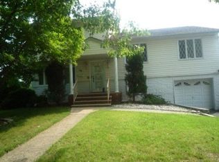 49 Mount View Dr, Clifton, NJ 07013