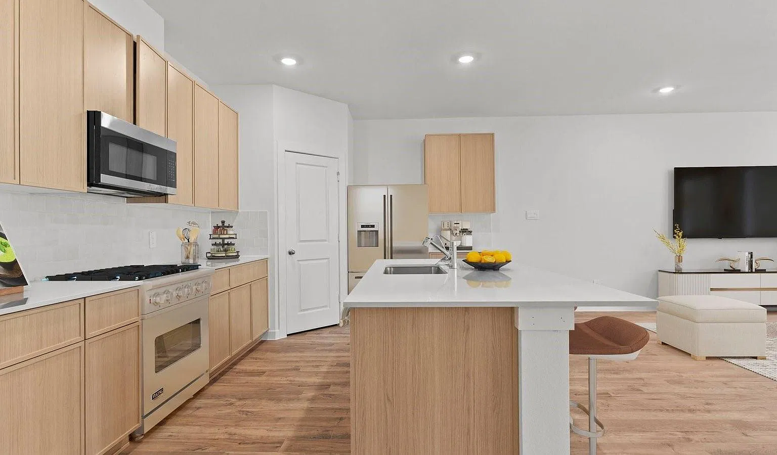 4 bed, 2.5 bath, 2054 sqft, $2,295 — Photo 3