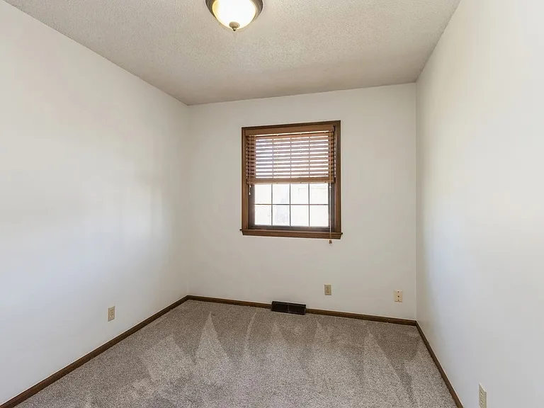 7405 W 74th St — Photo 19