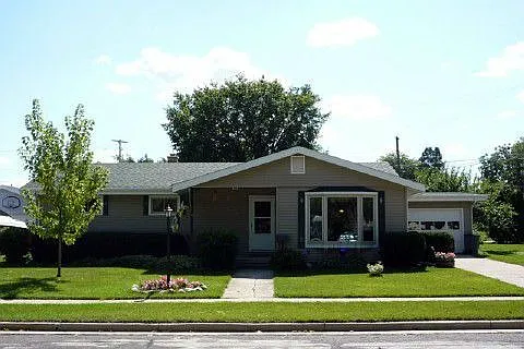 135 Friendship St photo 1