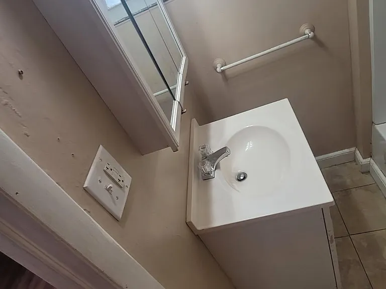 533 Prescott St — Photo 2