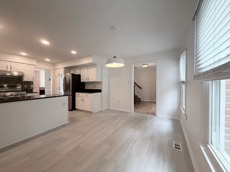 7418 Crestberry Ln — Photo 10