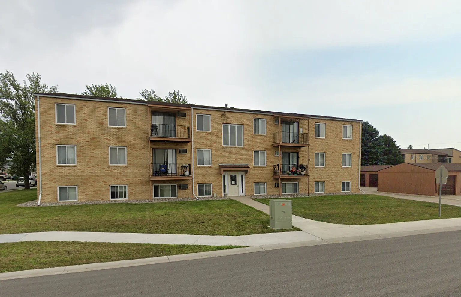Welcome to 1120 Loy Avenue in Wahpeton, ND! — Photo 1