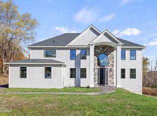8 Northbrook Ln, Pittsfield, MA 01201