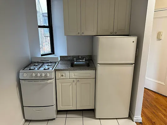Rented by Eric Goodman Realty Corp | media 4