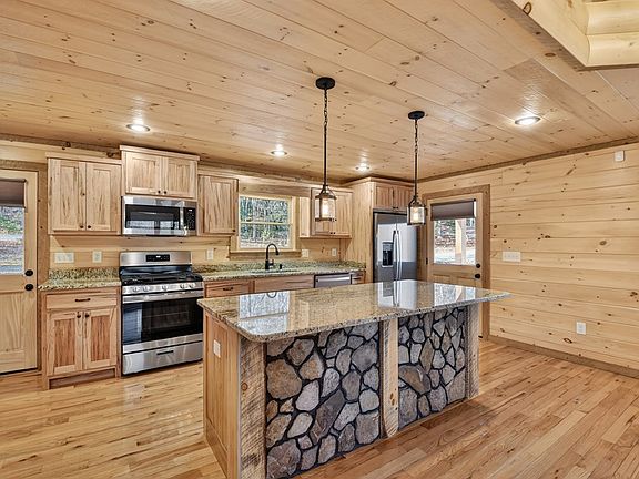 5th image of 17 Dial Mountain Dr