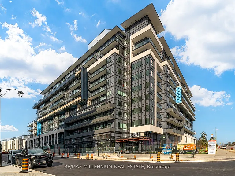 395 Dundas St W #531 — Photo 1