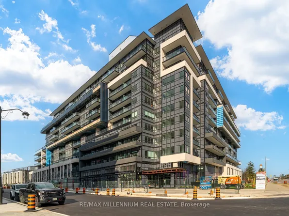 395 Dundas St W, Oakville, ON