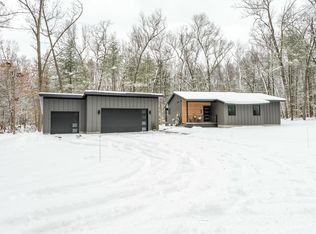 928 E River Rd, Muskegon, MI 49445