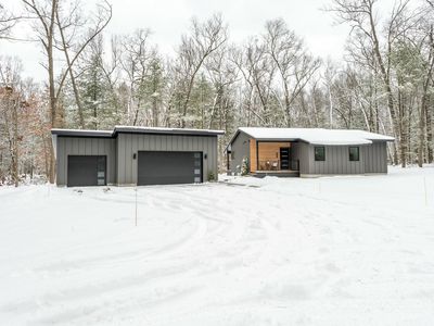 928 E River Rd, Muskegon, MI, 49445
