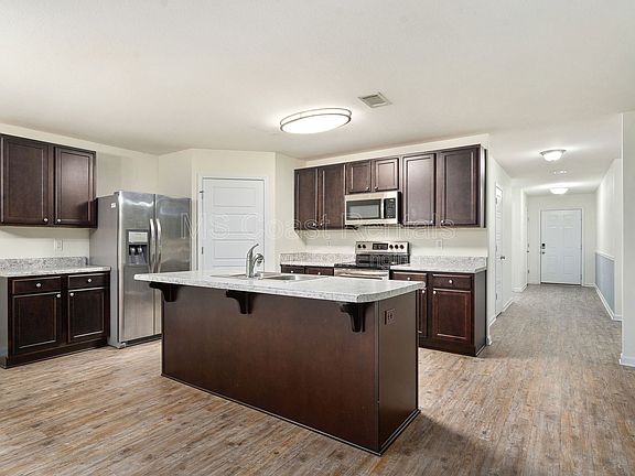 5th image of 515 E Marigold Dr