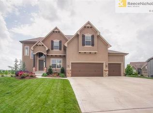 16390 S Laurelwood St, Olathe, KS 66062