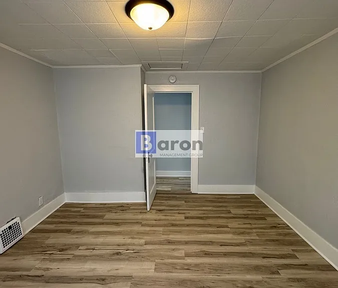 205 E Victoria St — Photo 8