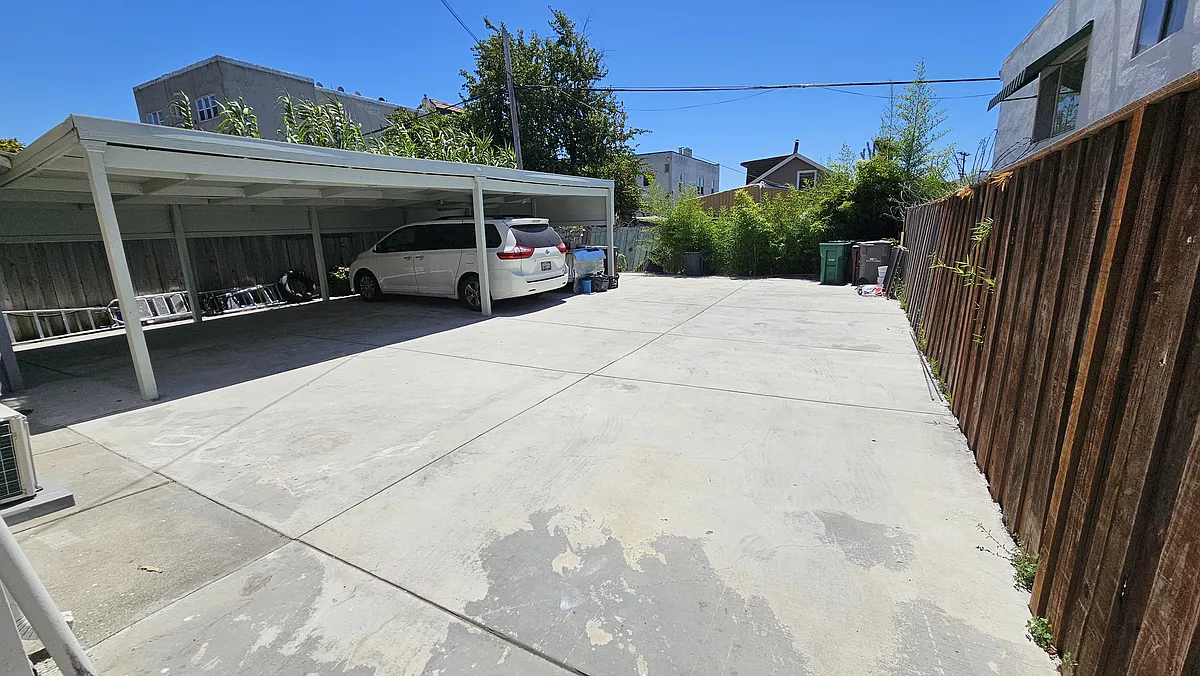 Building Photo - 5117 Foothill Blvd #4