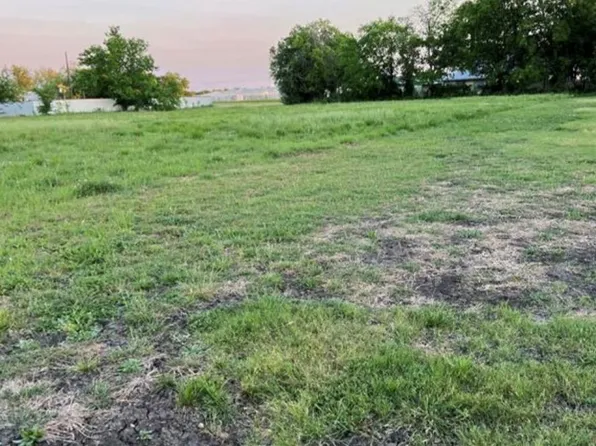 1201 E Pietzsch St, Bartlett, TX 76511
