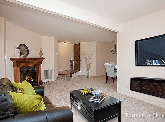 3rd image of 1758 Plymouth Ct APT A
