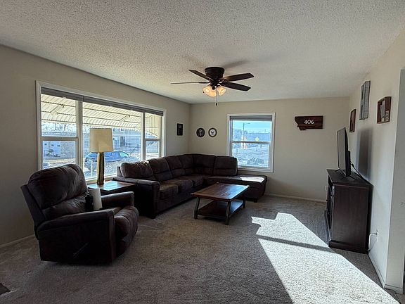 4th image of 907 6th St SW