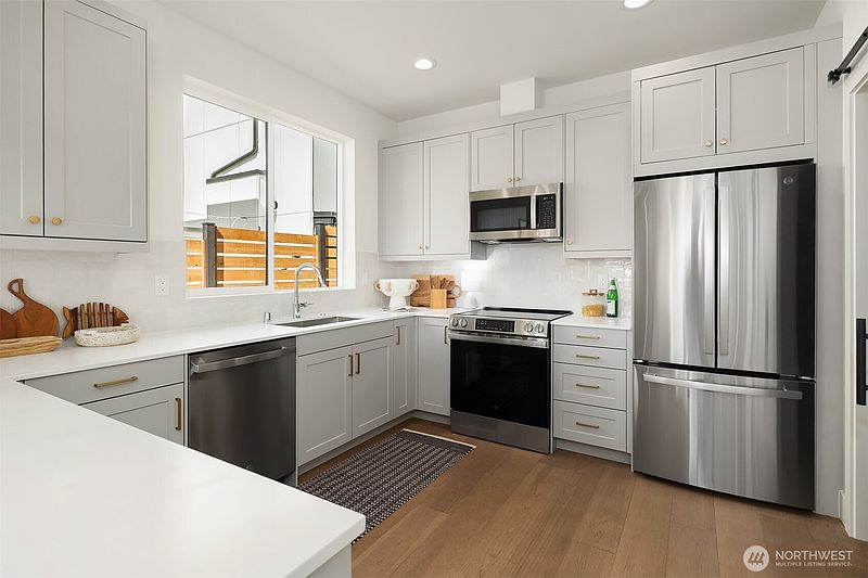 5th image of 3444 13th Avenue W #C
