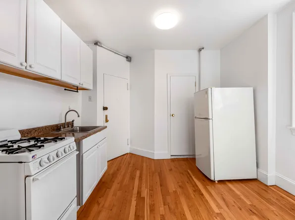 241 Mulberry Street image 3 of 5