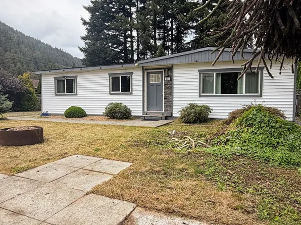 411 Emerald Ave, Harrison Hot Springs, BC V0M 1A3