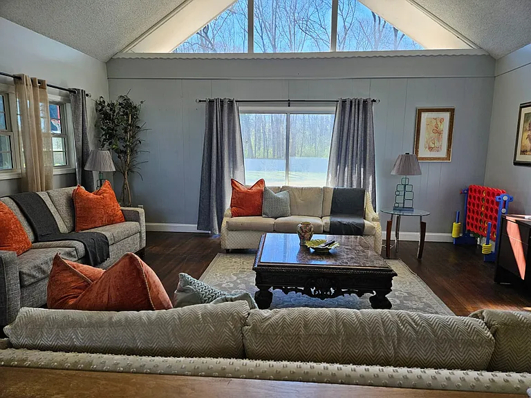 1801 Robin Hood Ln — Photo 26