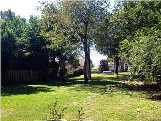 2nd image of 2100 E Magnolia Ave