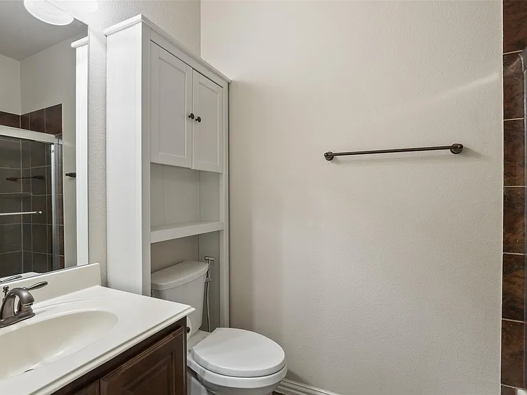 11708 Beach St — Photo 10
