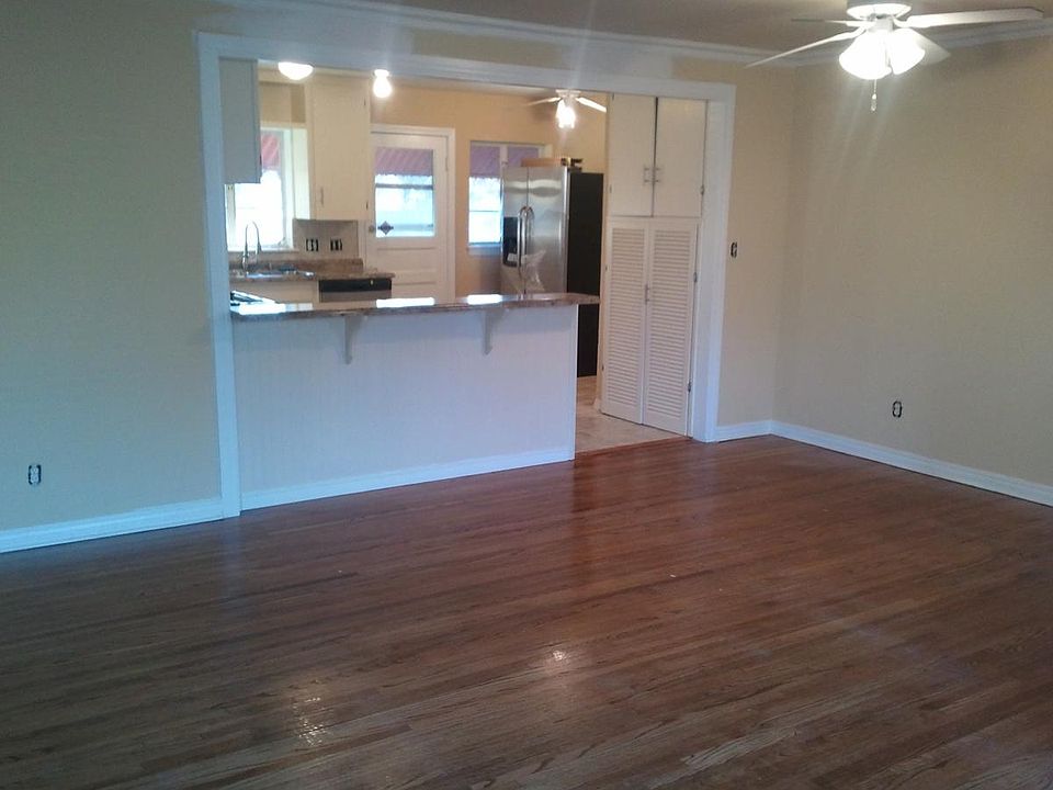 2nd image of 3920 NW 18th St