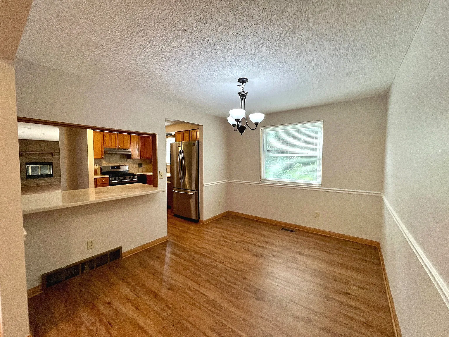 4 bed, 2.5 bath, 1935 sqft, $2,800 — Photo 4