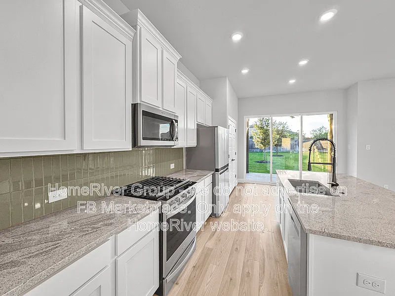 5 bed, 3.5 bath, 2332 sqft, $2,395 — Photo 4