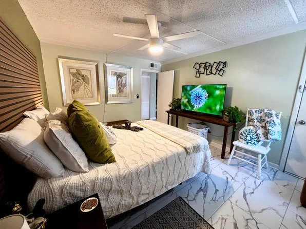 209 W Miracle Strip Pkwy APT D204, Mary Esther, FL 32569