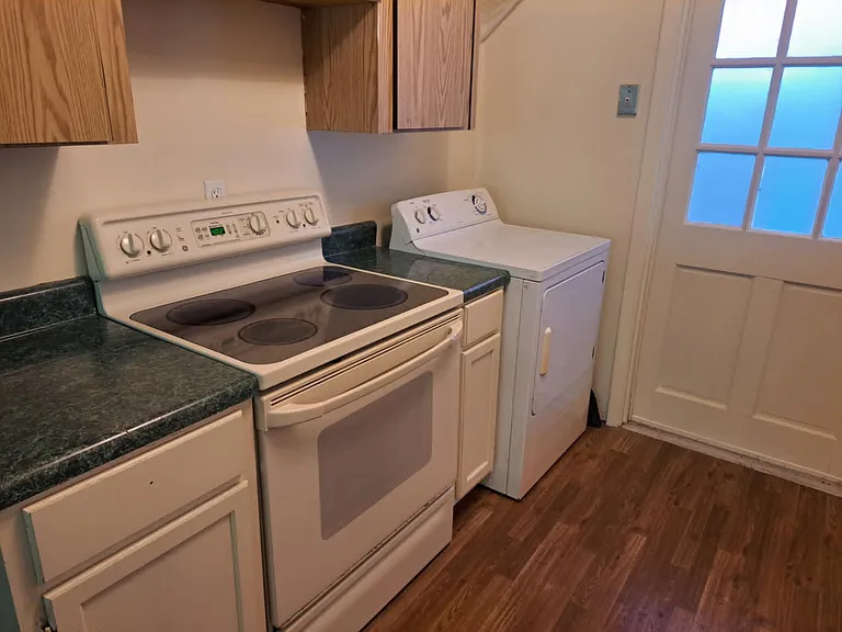 3018 E Jefferson St — Photo 3