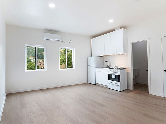 2nd image of 3614 Pasadena Ave #3618-4