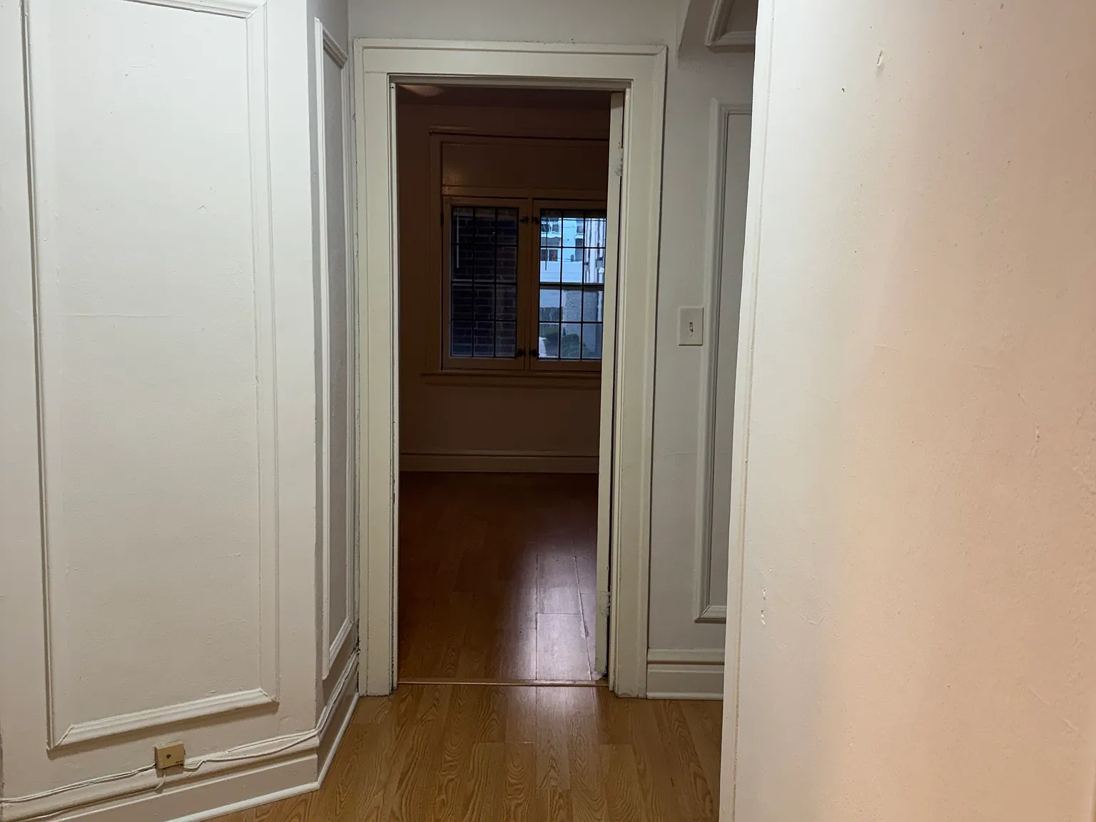 2218 N Summit Ave — Photo 2