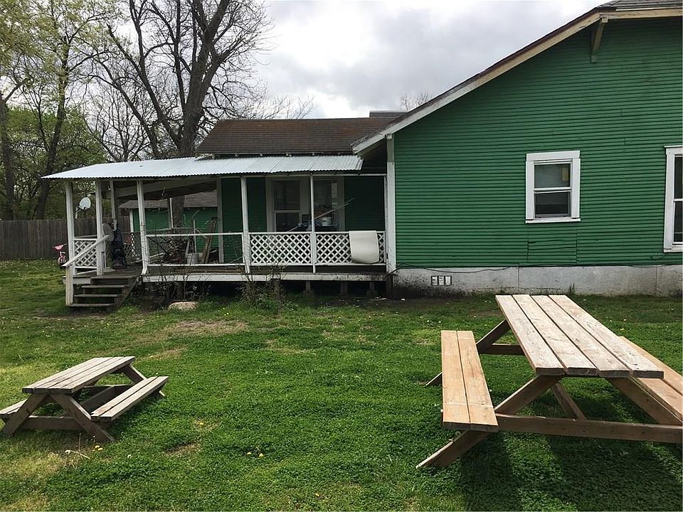 2nd image of 2917 Walnut St