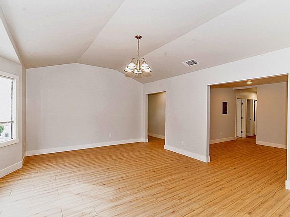 4th image of 2271 15th Ave