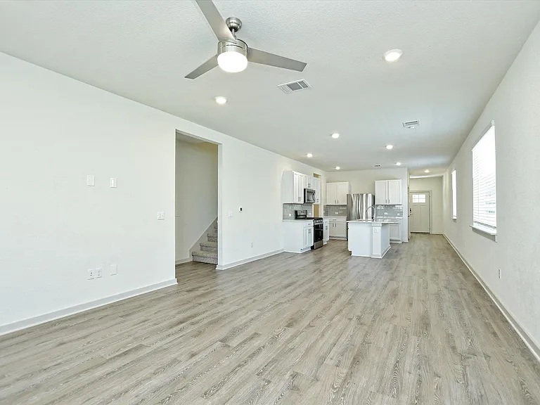 204 Merrick Rd — Photo 13