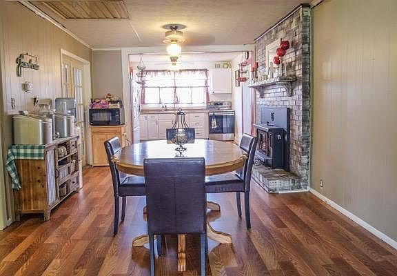 Open concept kitchen and dining room