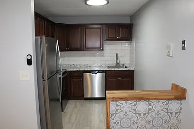 1000 Lexington Street — Photo 7