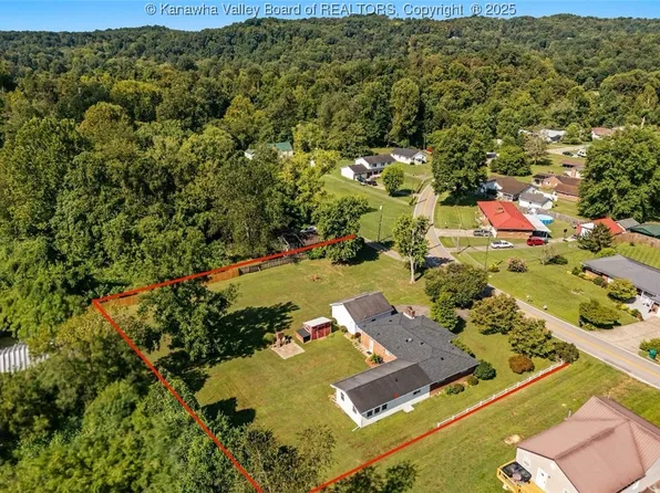 1430 Strawberry Rd, Saint Albans, WV 25177