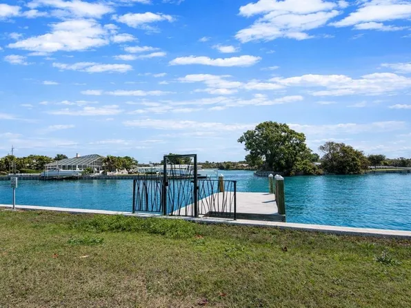 3945 Sunrise Dr S, Saint Petersburg, FL 33705