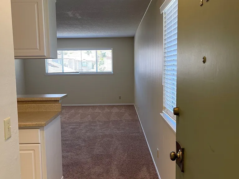 301 Van Buren St #18 — Photo 3
