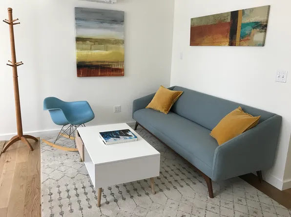 (undisclosed Address), Hood River, OR 97031