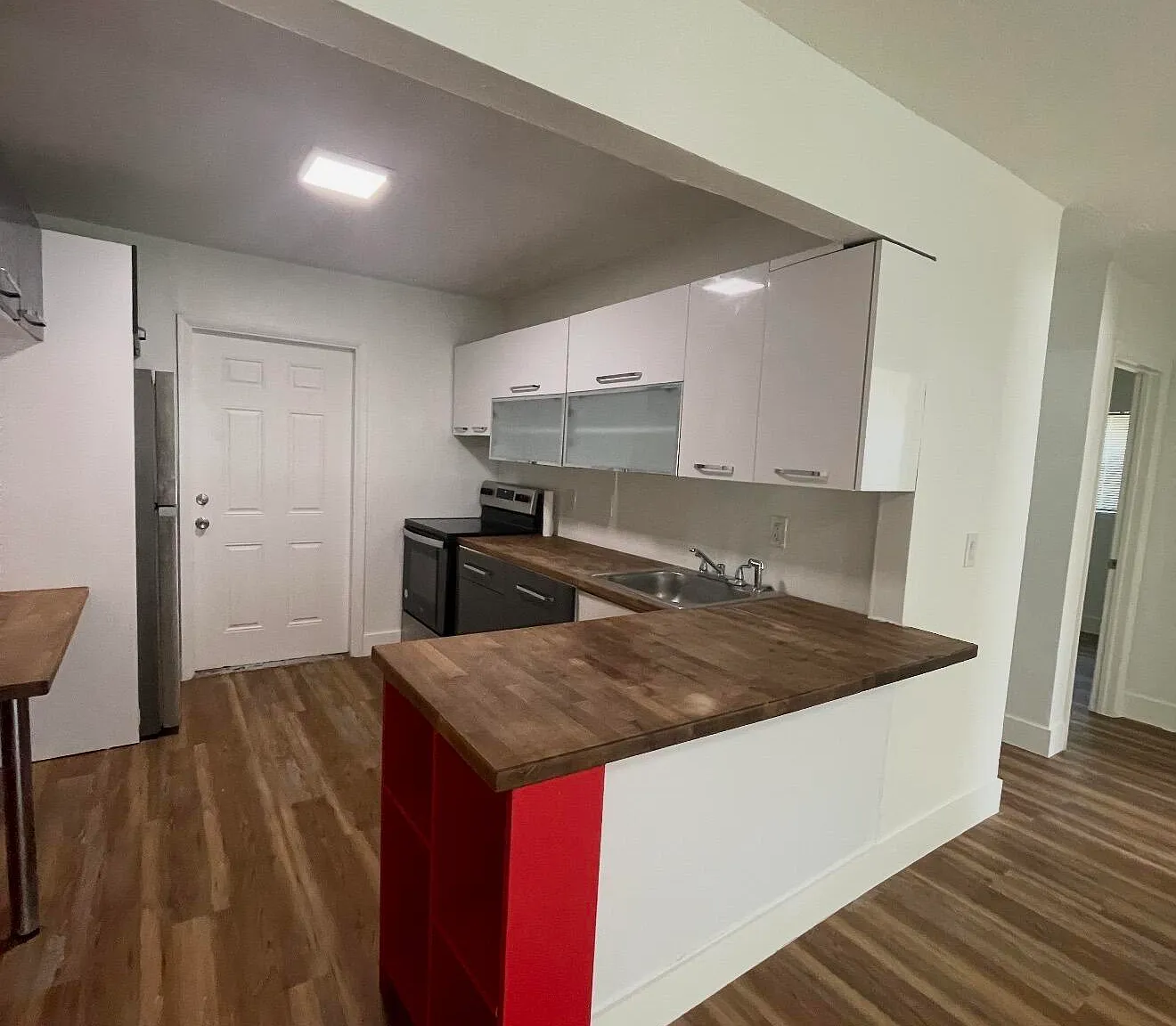 2 bed, 1.0 bath, 729 sqft, $1,850 — Photo 4