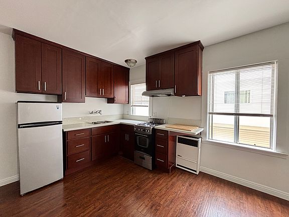 5th image of 128 22nd St APT 1
