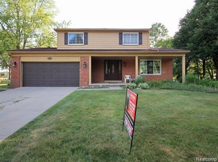 5363 English Dr, Troy, MI 48085