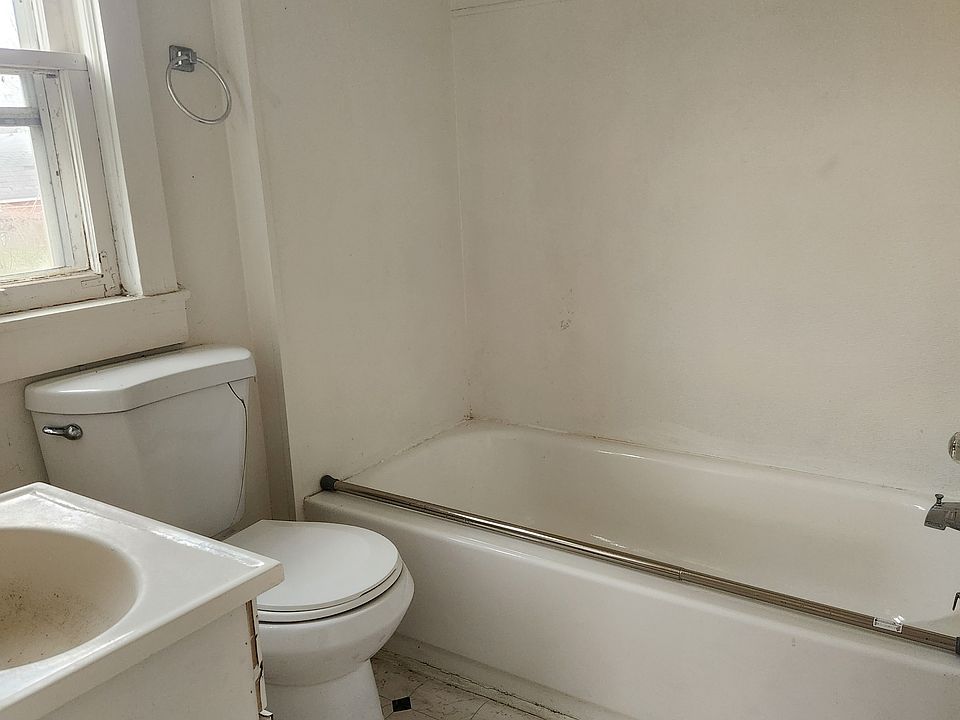 1st image of 2422 White St