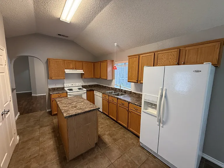 6105 Comfort Dr — Photo 11